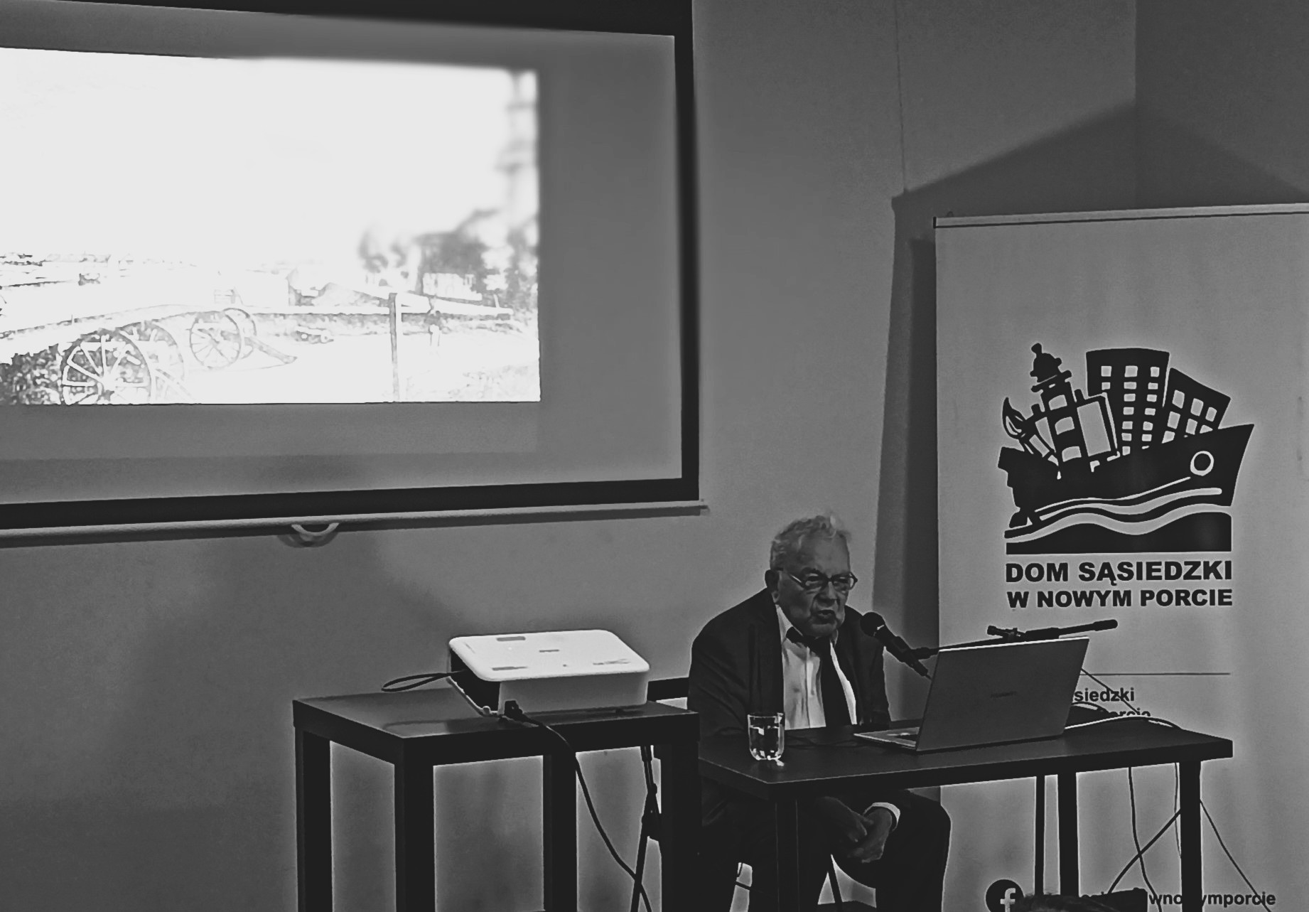 Z głębokim smutkiem żegnamy Profesora Andrzeja Januszajtisa